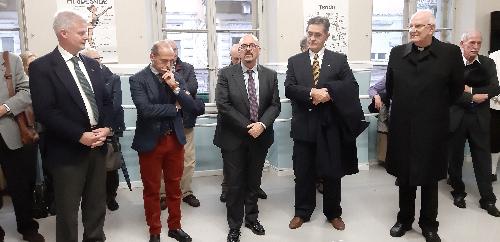 L'assessore Fvg al Patrimonio, Sebastiano Callari (al centro), alla cerimonia per i 100 anni della Filologica Friulana